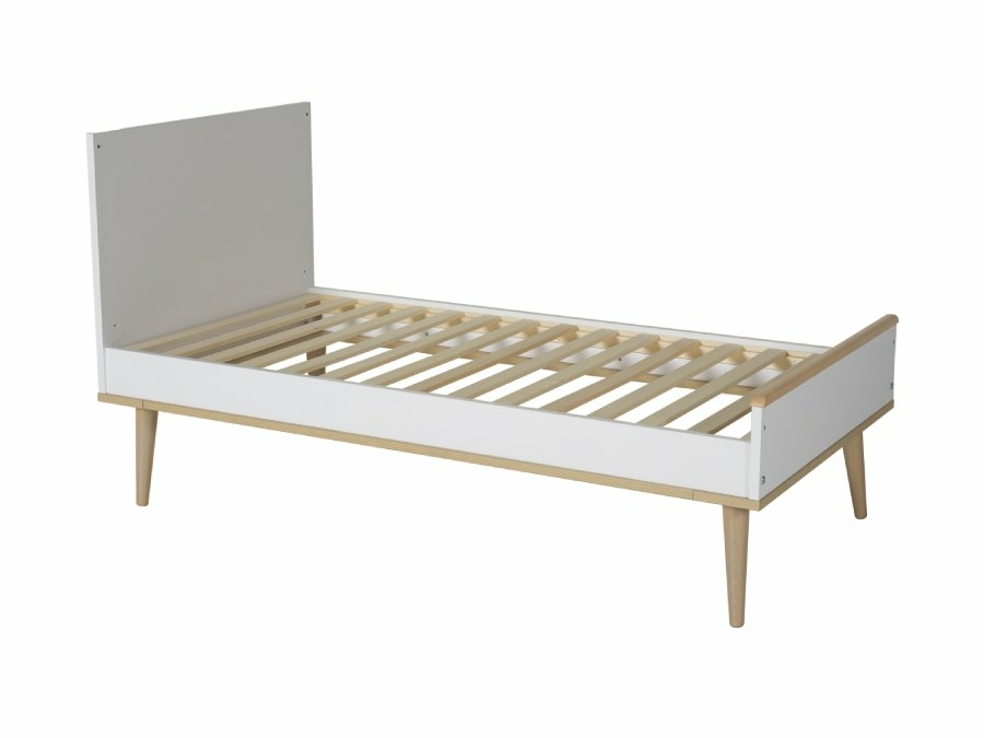 54F02 01XL002 Quax Flow ombouwbed 70x140 White Oak peuterbed 3D