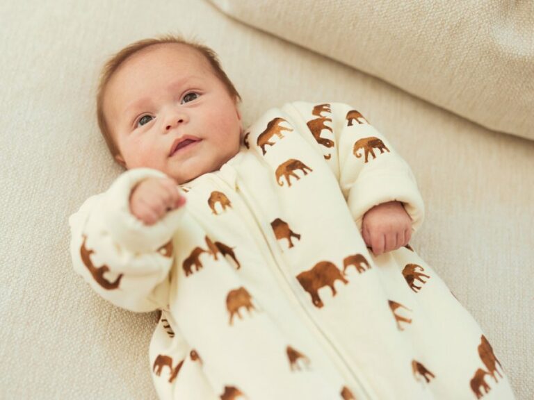 baby in slaapzak