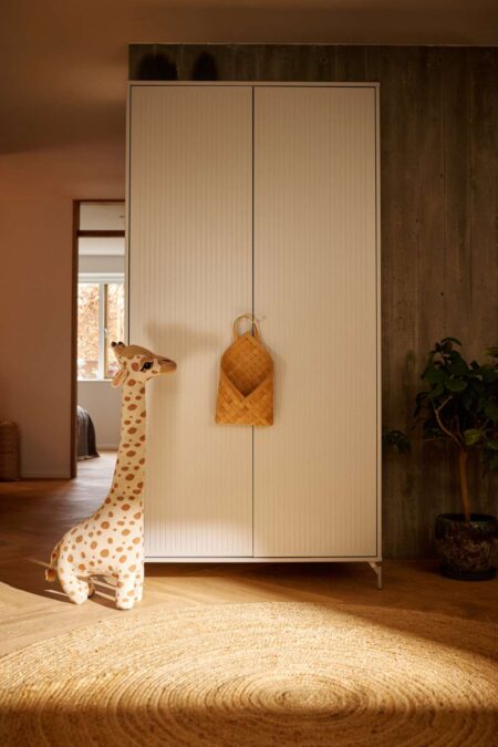 Flexa Saga 2-deurs kledingkast met eiken knoppen en poten - Oat - Afbeelding 13