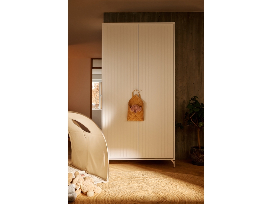 Flexa Saga 2-deurs kledingkast met witte knoppen en poten - Wit grooves - Afbeelding 3